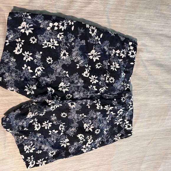 Peter Millar Collection Flower Prints Blue Shorts - Picture 2 of 3